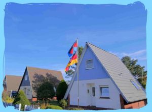 Bild 6: FH Nordsee-Oase, Nordseeküste, Neuharlingersiel: am Meer im Grünen am Hafen