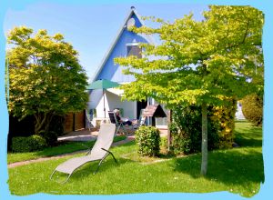 Bild 11: FH Nordsee-Oase, Nordseeküste, Neuharlingersiel: am Meer im Grünen am Hafen