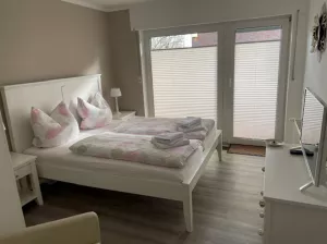 Bild 1: Top Ferienwohung in direkter Deichlage 150m zum Strand Norddeich Nordsee