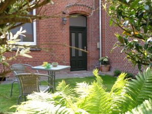 Gastgarten Fewo Bild 1: Apartment Eulennest in ostfriesischem Gulfhof in Pilsum Nähe Greetsiel