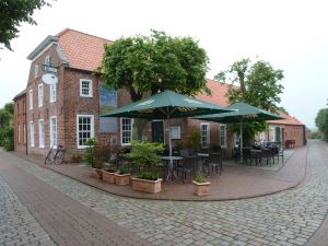 Restaurant Alte Brauerei 2 Gehminuten von der Wohnung, direkt gegenüber der Kreuzkirche und dem Dorfladen - in der Ortsmitte