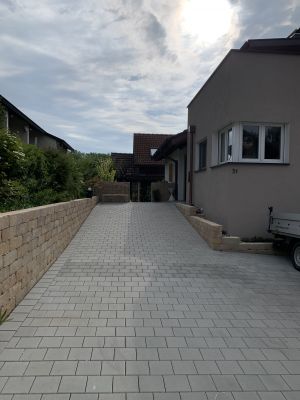 auf dem Grundstück.