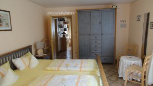 Mit Tür zum Wohnzimmer