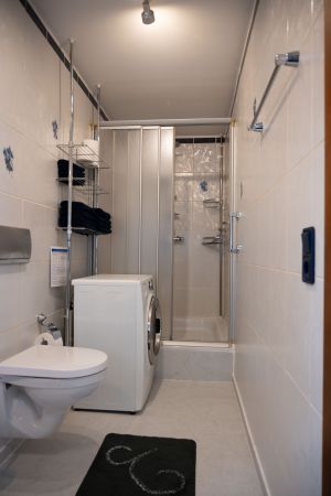 große Dusche,Waschmaschine,Fön