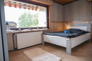 Futonbett 140cm*200cm
Tv 
Zugang zum Garten