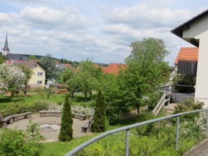 Feuerstelle für Lagerfeuer und Grillen. Ein großer Schwenkgrill ist vorhanden. Holz ist gegen Bezahlung vorhanden.