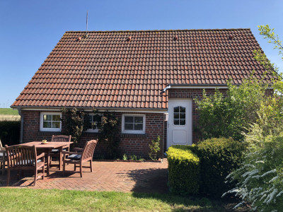 Ferienhaus in Krummhörn: Urlaub im Friesenhaus Rose-Cottage in Greetsiel für max. 4 Personen
