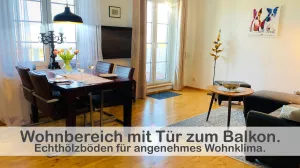 Erleben Sie die Schönheit der Natur und genießen Sie den atemberaubenden Blick auf dem Balkon, den Sie direkt vom hellen Wohnbereich aus erreichen können. Der Balkon bietet Platz zum Entspannen und Sie können die umliegende Landschaft bewundern.