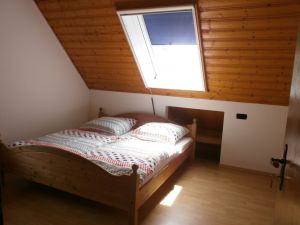 Betten im Schlafzimmer 1