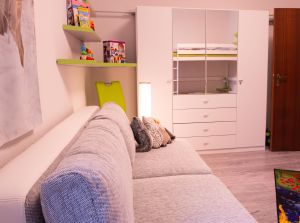 auch im zweiten Schlafzimmer befindet sich ein großer Schrank mit reichlich Stauraum