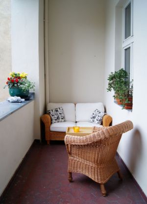 Balkon mit Möbel