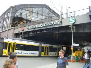S-Bhf. Friedrichstraße 3min entfernt