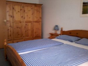 4 türiger Kleiderschrank, in Fichtenholz