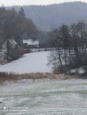 Ausblick vom Eingang auf die Winterlandschaft
