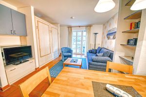 Mit direkten Zugang zu der Terrasse.