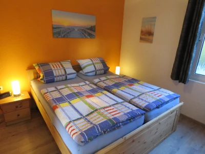 Ferienhaus in Holtgast: Ferienhaus bis 2 Gäste mit Garten und Gartensauna in Ostfriesland