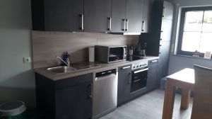 Die Wohnküche mit direktem Zugang zum Garten