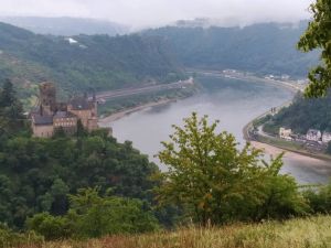Blick auf Burg Katz am Dreiburgenblick