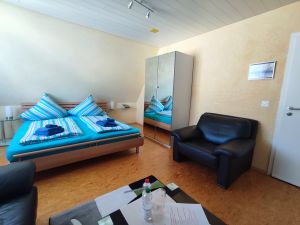 Geräumiges DZ mit Kingsizebett,
Sofabett möglich für Kind oder Jugendlichen
(+ 25.-€).