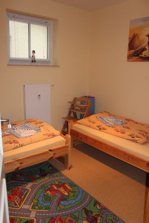 Schlafzimmer mit zwei Betten (90x200cm)