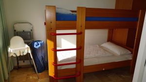 Etagenbett, Hochstuhl, Kinderreisebett