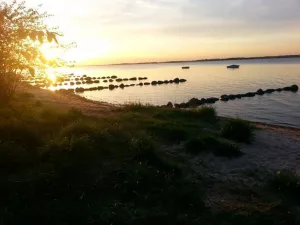 den Abend am Wasser ausklingen lassen