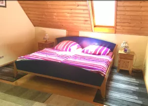 2 x 2m Doppelbett im Schlafzimmer
