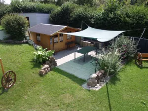 Garten
Grundstück ist eingezäunt