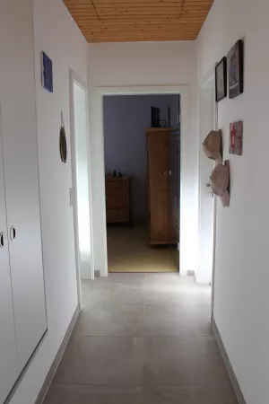 ...zu Schlafzimmer und Bad