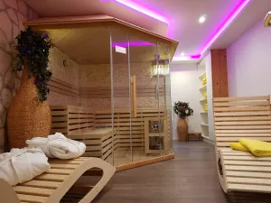 eine kleine Familiensauna bietet Entspannung nach dem Skifahren, wandern oder sporteln
