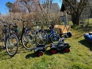 Unser Fuhrpark um die Gegend zu erkunden.