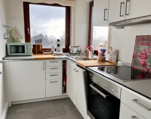 Hochwertige Küchenzeile mit Miele-Einbaugeräten und top Ausstattung