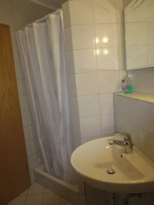 Bild 4: Einfaches, kleines Ferienapartment mit Gartenterrasse und Parkplatz