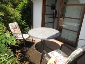 Bild 5: Einfaches, kleines Ferienapartment mit Gartenterrasse und Parkplatz