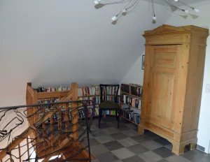 Diele im Obergeschoß mit Bereich für Leseratten