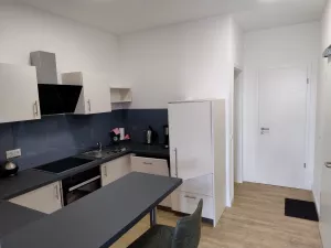 Hier geht´s ins Bad, in den Abstellraum und zur Eingangstür