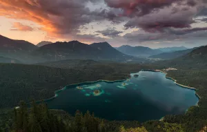 Der Eibsee von oben