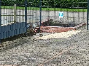 Parkplatz auf dem Grundstück