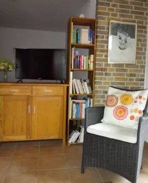 Bei uns finden Sie auch ein kleines Bücherregal zum Stöbern und entspannen.