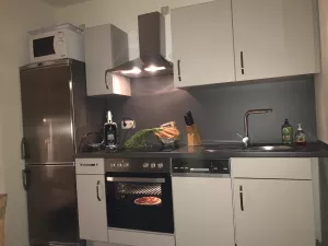 mit allen Annehmlichkeiten des täglichen Bedarfs