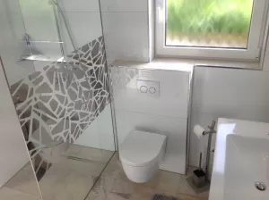 mit Raumdusche und Fußbodenheizung