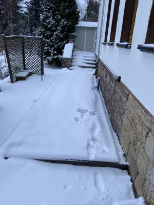 Terrasse ist nur von außen erreichbar,verfügt über eine Außensteckdose