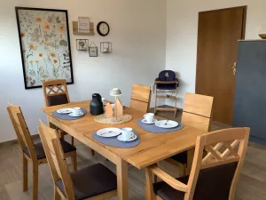 Kueche mit Kinderhochstuhl