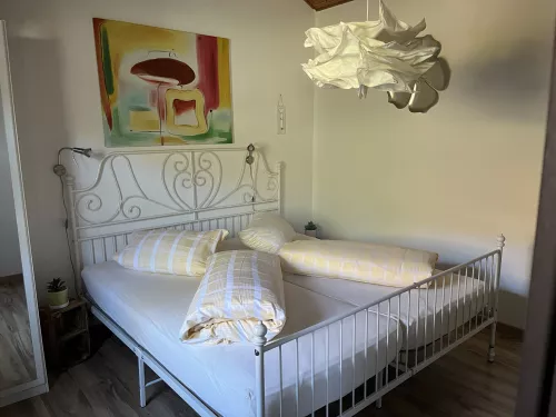 Schlafzimmer 1 mit Doppelbett 