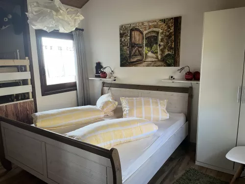 Schlafzimmer 2 mit Doppelbett 