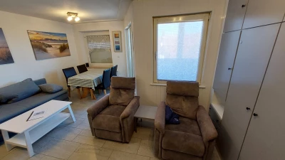 Ferienwohnung in Norden: Ferienwohnung in Norddeich mit Blick auf die Nordsee und die Insel Juist
