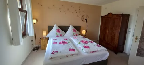 Schlafzimmer 1