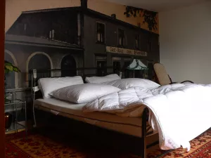 Eelektrisch höhenverstellbares Bett