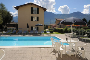 Bild 8: Lakeside Holiday Resort Anlage mit Pool fuer 6 Personen