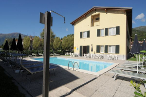 Bild 18: Lakeside Holiday Resort Anlage mit Pool fuer 6 Personen